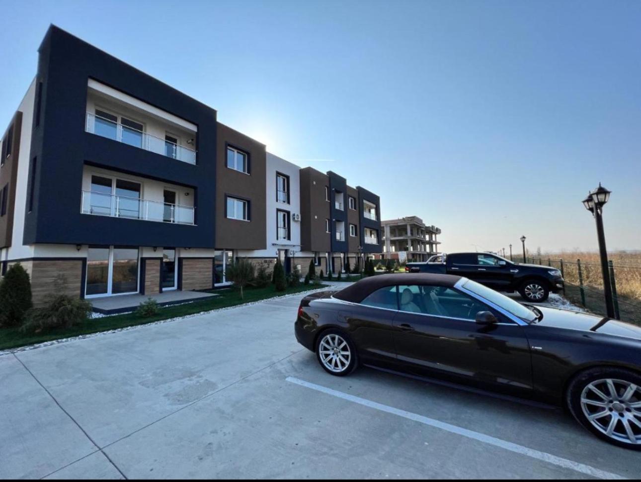 Libertatii Gardens Poolside Airport&Therme Otopeni Exterior foto
